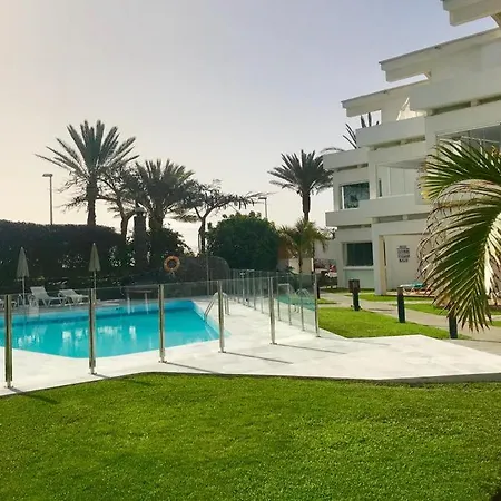 Aida - Junto A La Playa Con Vistas Al Océano Apartamento *